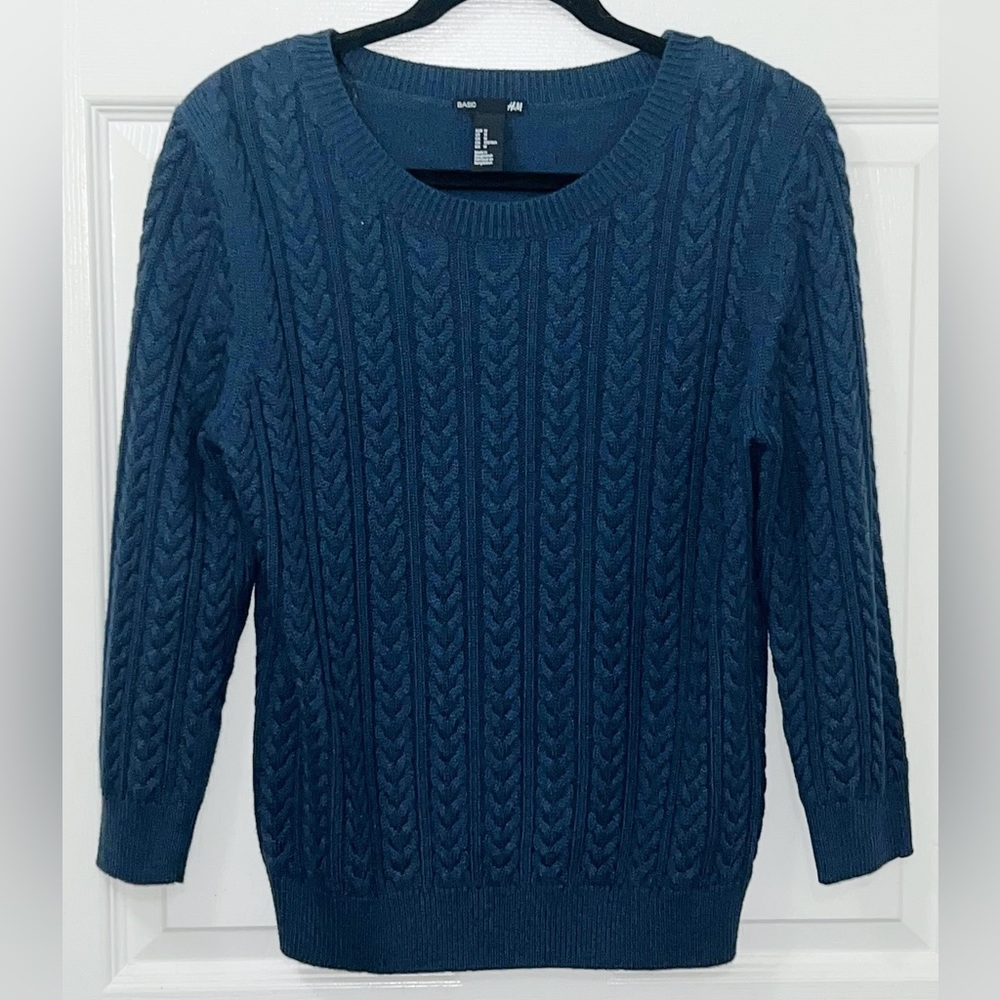 - New H&M basic sweater Size Medium